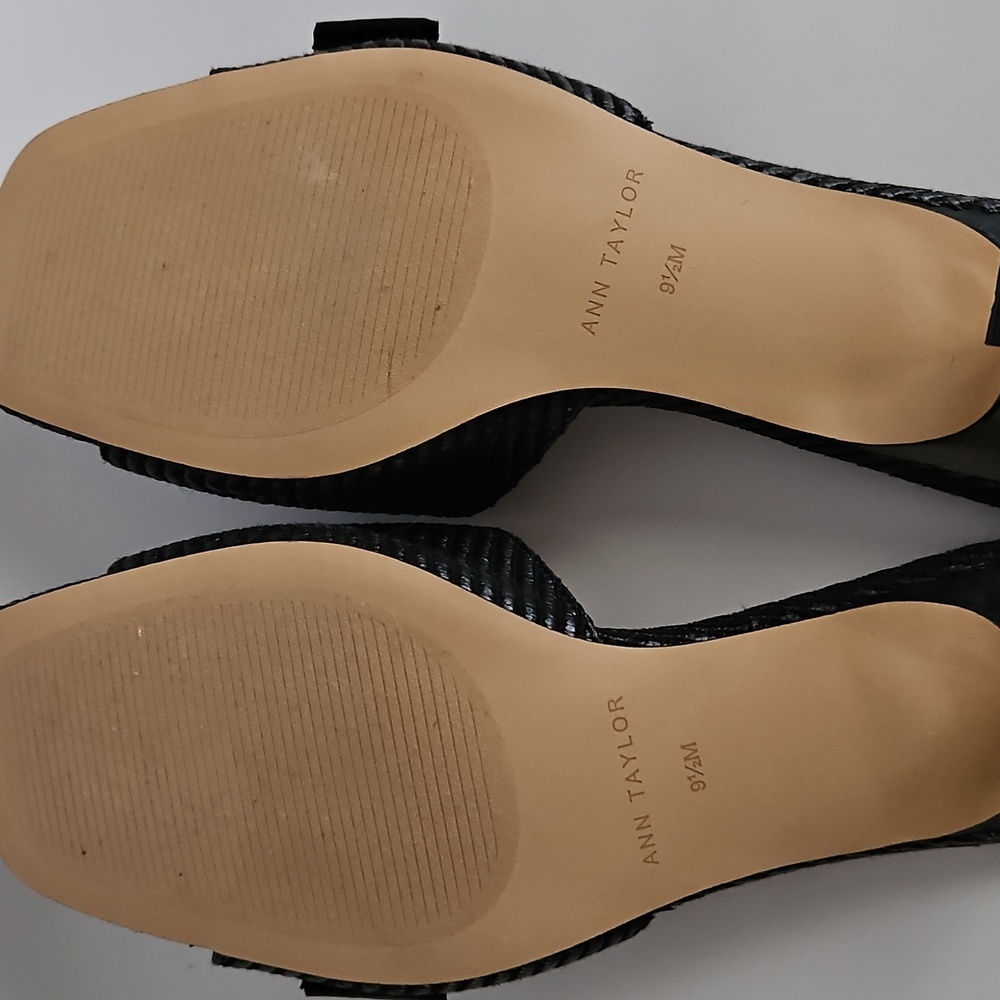 NEW Ann Taylor Black Gold Buckle Slide Kitten Heel Sandal Size 9.5 - Picture 12 of 17